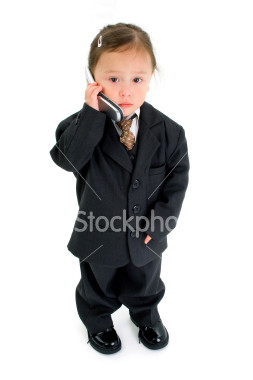 ist2_1138058-adorable-japanese-american-girl-with-cellphone